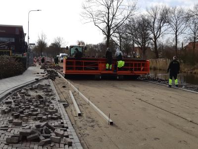 afwerken zandbed voor aanbrengen bestrating